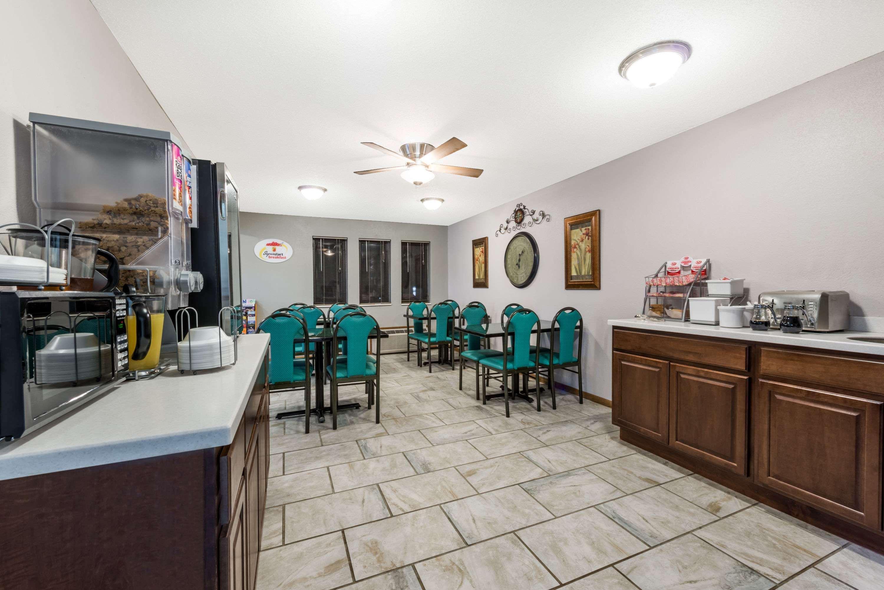 Super 8 By Wyndham Smithville Lake Zewnętrze zdjęcie